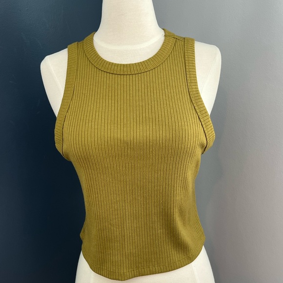 Forever 21 Tops - Forever 21 Olive Ribbed Cropped Tank Size Large